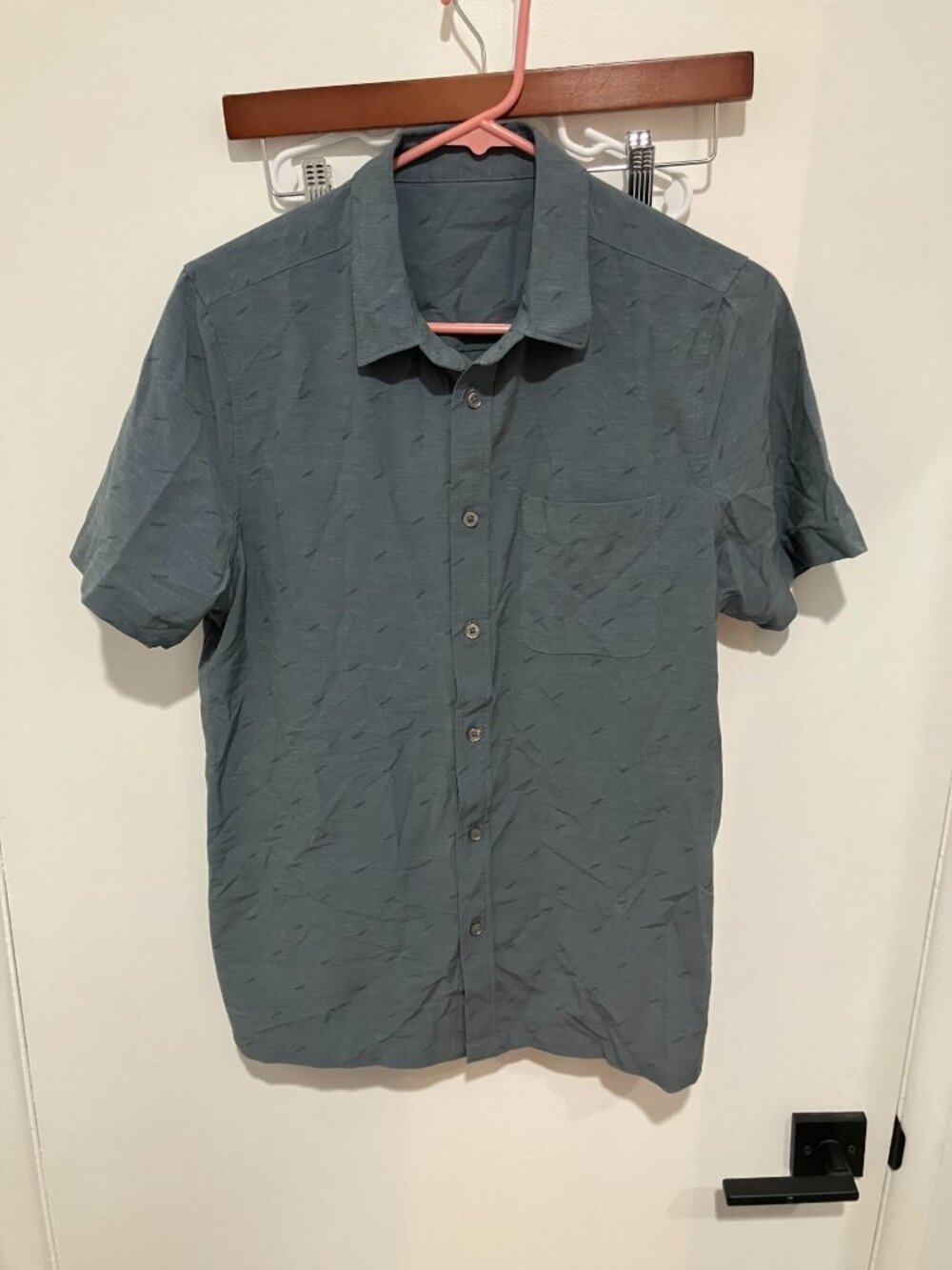 Vuori Men's Short-Sleeve Bridge Button-Down Shirt, Blue/Gray, Size Small